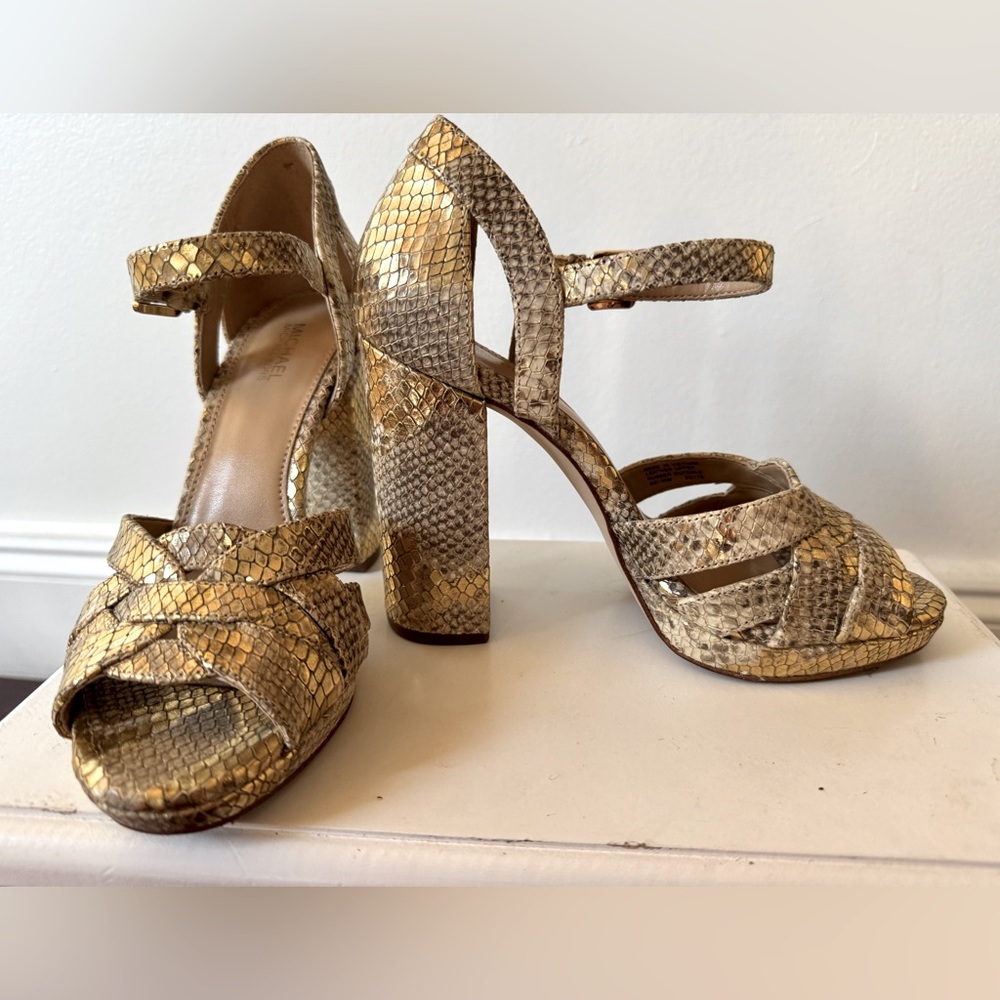 🟨 Michael Kors annaliese gold snake heels